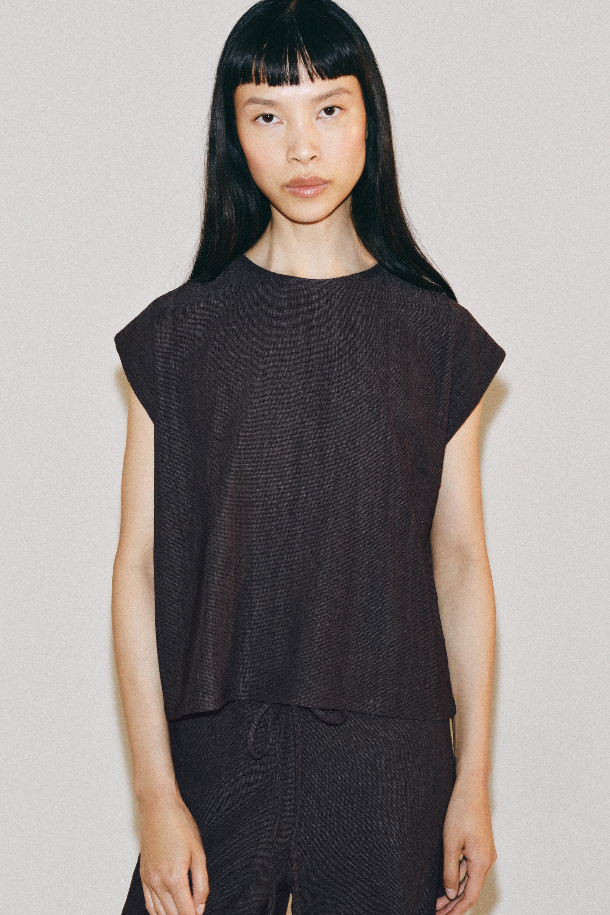 RUSTIC SLEEVELESS TOP